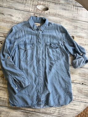 As new, 100% tencel lightweight shirt by Hester & Orchard, size L